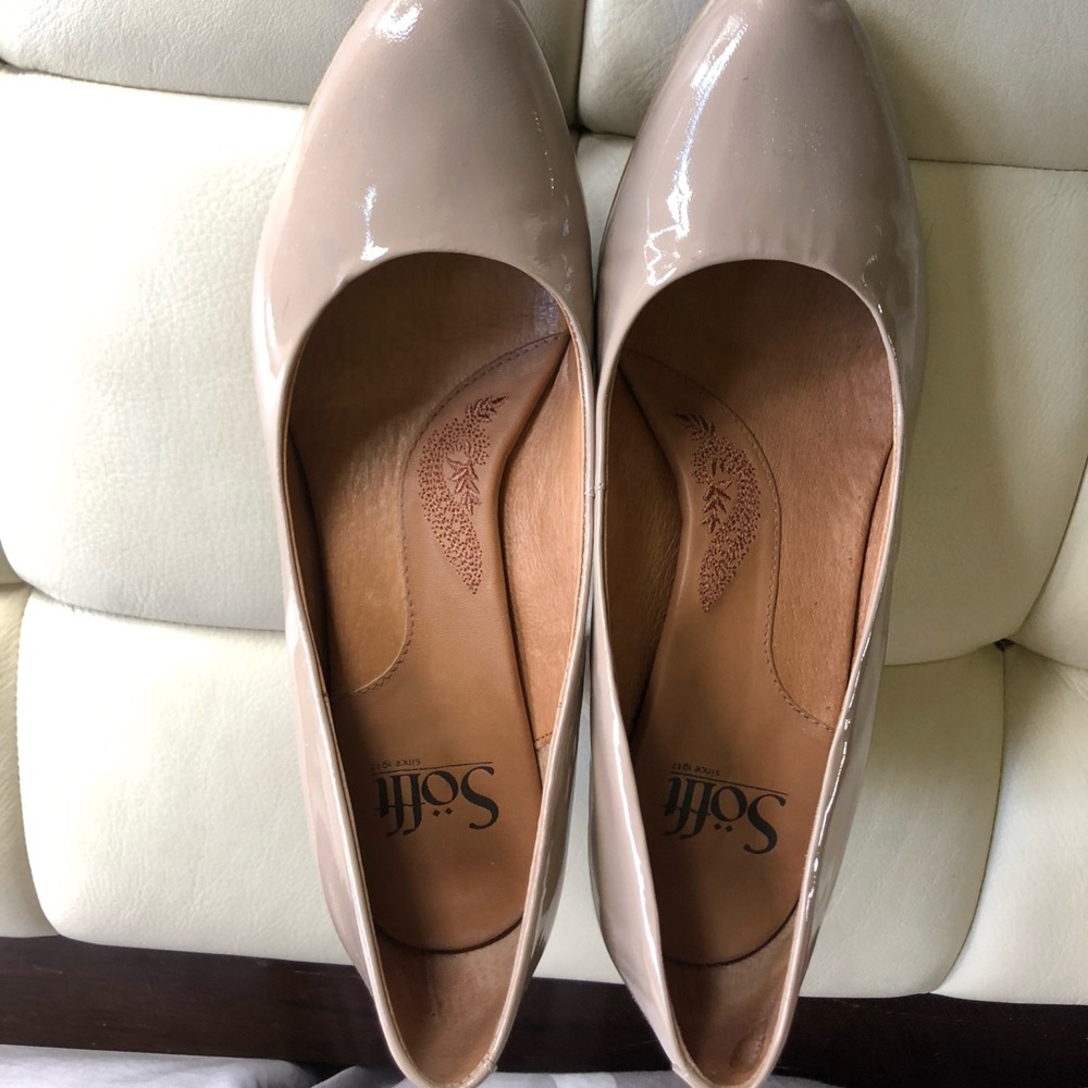 Beige Patent Pumps Softt Size 8